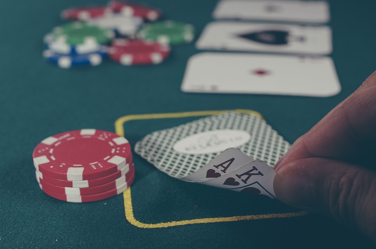 Why is Hold’em Poker so Popular?